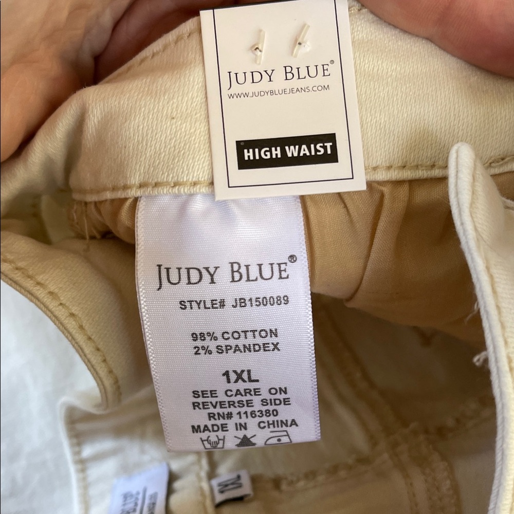 Judy Blue Women's Off-White Jean Shorts NWT - Picture 6 of 9